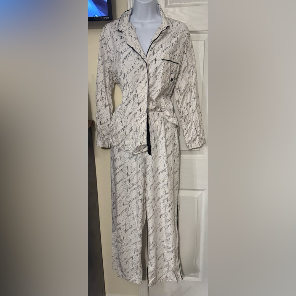 Women's White Script Print Robe